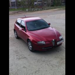Автомобиль Alfa Romeo 147 хэтчбек