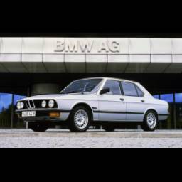 Автомобиль BMW 520i E28 седан