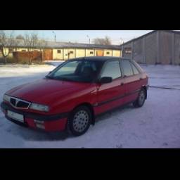Автомобиль Lancia Delta хэтчбек