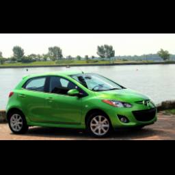 Автомобиль Mazda 2 хэтчбек