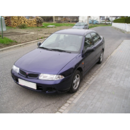Автомобиль Mitsubishi Carisma седан