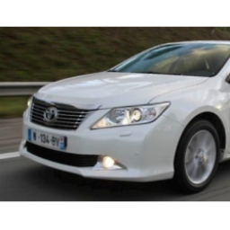 Автомобиль Toyota Camry седан