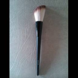 Кисть для нанесения румян Avon